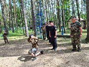 Можно одеть черный берет