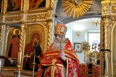 Преполовение Пятидесятницы и день прославление в лике святых блаженной Матроны Московской.