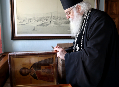 Свято-Троицкий мужской монастырь г. Чебоксары встретил 16 икон мученика Авраамия Болгарского. 