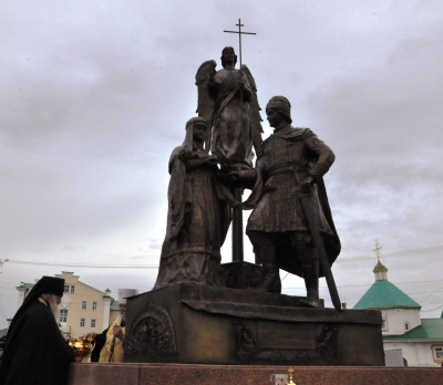 В Чебоксарах открыли памятник святым благоверным Петру и Февронии Муромским чудотворцам.