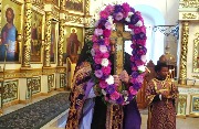 Накануне праздника вынос Креста и поклонение