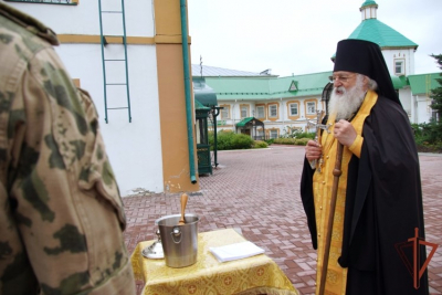  На молитву в монастырь