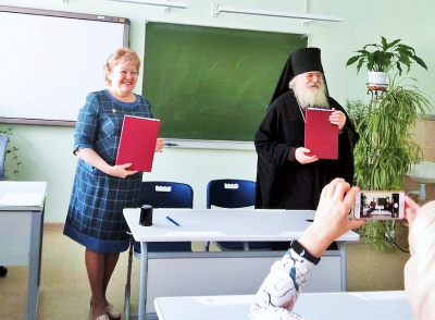 Свято-Троицкий мужской монастырь г. Чебоксары подписал соглашения о сотрудничестве с МБОУ «СОШ №27» г. Чебоксары.