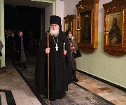 Закончилось богослужение вторника