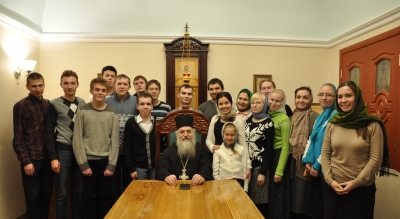 В один из воскресных вечеров наместник Свято-Троицкого мужского монастыря архимандрит Василий встречался с православными волонтерами. 