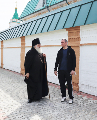 Трудовой десант судебных приставов на субботнике в мужском монастыре