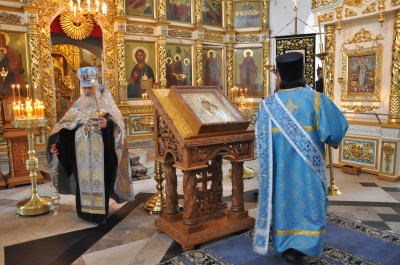 В день празднования Явления иконы Пресвятой Богородицы во граде Казани в 1579.