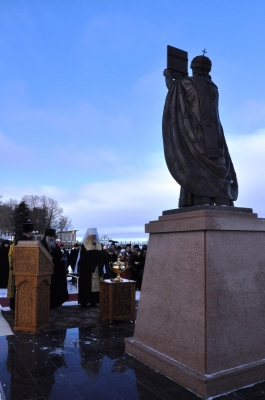 Новосозданный памятник святителю Гурию Казанскому в Чебоксарах.