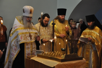Вселенская панихида по новопреставленным православным христианам, погибшим в авиакатастрофе над Черным морем.