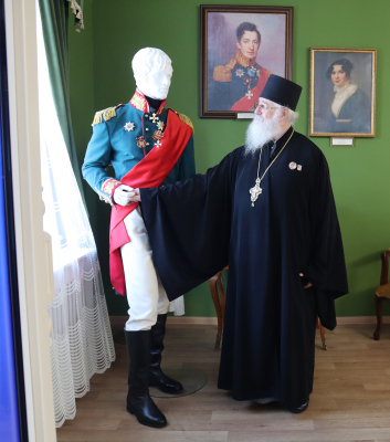 Наместник Свято-Троицкого мужского монастыря г. Чебоксары архимандрит Василий (Паскье) принял участие в торжественном открытии выставки «Юбилейная. Время собирать…», побывав в Музее русской провинции города Алатырь