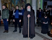 Великий канон прп. Андрея Критского Вторник. Братия и прихожане молятся.