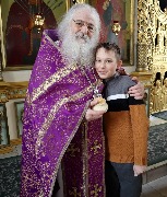 Наместник поздравляел Льва, он сегодня именинник
