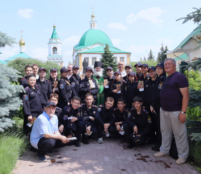 Юнармейцы в Чебоксарском Свято-Троицком мужском монастыре.