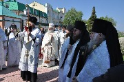 молебен у Часовни – памятника разрушенному храму в честь Вознесения Господня.