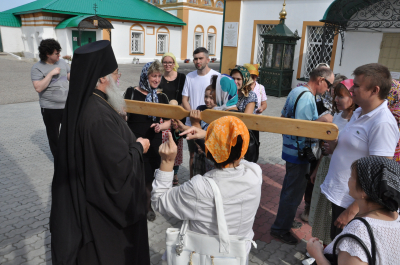 Гости из центра для слепоглухих в Свято-Троицком мужском монастыре г. Чебоксары.
