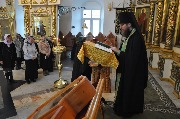 Иеромонах Тивуртий читает житие святых празднуемых ныне.