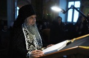 Великий канона прп. Андрея Критского читает игумен Вениамин.