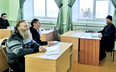 Начались занятия образовательных курсов для монашествующих.