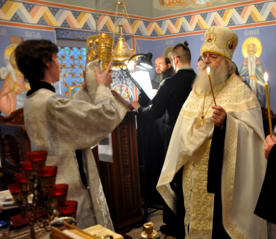 Храм в честь трех святителей Гурия, Германа, Варсонофия, Казанских Чудотворцев в Свято-Троицком мужском монастыре.