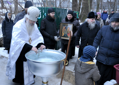 Крестный ход на источник в день праздника Богоявления.