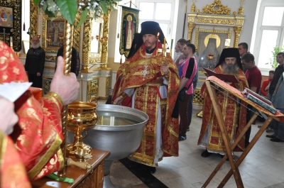 Пятница Светлой седмицы, день праздника иконы Божией Матери «Живоносный Источник», день памяти великомученика Георгия Победоносца.