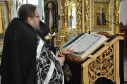 Евангелие читает игумен Алипий (Маторкин)