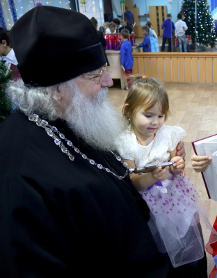 Наместник мужского монастыря архимандрит Василий встречался с жителями Социально-реабилитационного центра г. Чебоксары в преддверии Рождества Христова. 