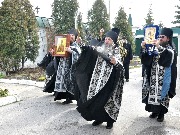 Крестный ход  в стенах обители.