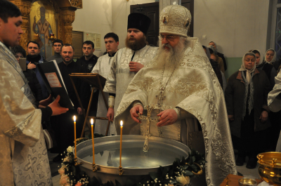 Праздник Крещения Господня Божественная литургия с чином Великого освящения воды в Свято-Троицком мужском монастыре г. Чебоксары.