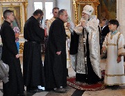 Всенощное бдение. На утрене отец Василий совершил помазание елеем всех верующих, молившихся за богослужением.