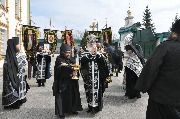Крестный ход  в стенах обители.