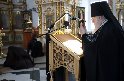 Четверг первой седмицы Великого поста. Великий покаянный канон преподобного Андрея Критского читает архимандрит Василий (Паскье)- наместник Свято-Троицкого мужского монастыря города Чебоксары.