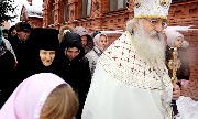 Крестный ход  в стенах обители.