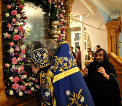 Праздник Иверской иконы Божией Матери.