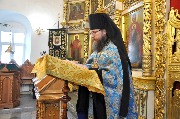 Проповедь о истории праздника читает иеромонах Тивуртий.