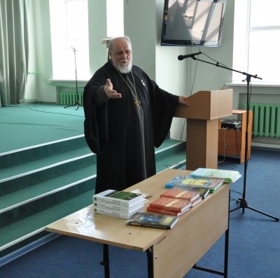 Гость мужского монастыря писатель протоиерей Николай Агафонов.