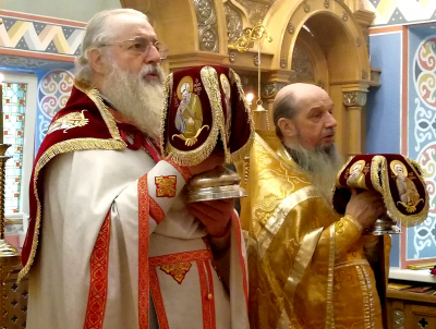 Суббота. Богослужение в Домовом храме монастыря.