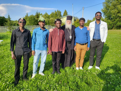 Летняя практика у африканских семинаристов в стенах Чебоксарского Свято-Троицкого мужского монастыря под руководством отца наместника.