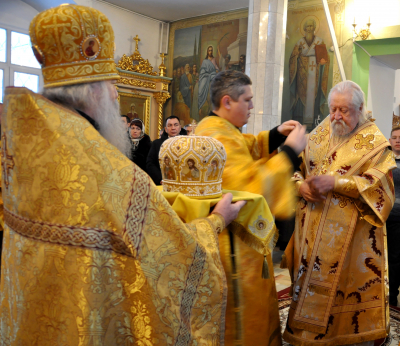 Память святителя Николая архиепископа Мир Ликийских, чудотворца.