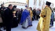 Крестный ход  в стенах обители.