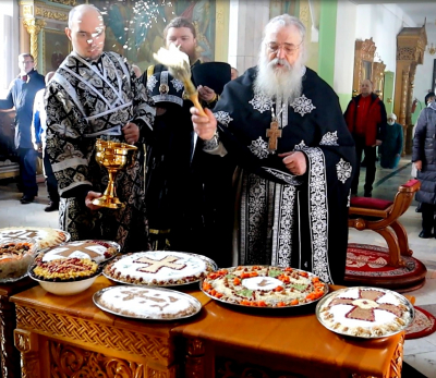 Пятница первой седмицы Великого поста, Литургия Преждеосвященных Даров и молебное пение с чтением канона святому великомученику Феодору Тирону.