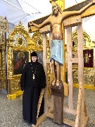 Игумения Евстолия у святыни.