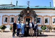 Гости в святой обители на Волге