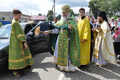 В Неделю 1-ю по Пятидесятнице, Всех святых. Богослужение и Крестный ход на подворье монастыря в селе  Б. Сундырь.