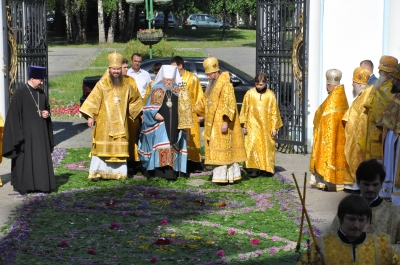 Наместник Свято-Троицкого мужского монастыря г. Чебоксары принял участие в праздничном богослужении совершенном в Покровско-Татианинском соборе г. Чебоксары.