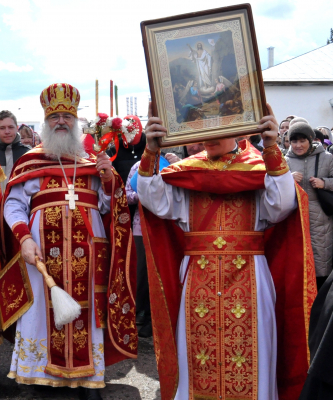 В Неделю о расслабленном, наместник Свято-Троицкого мужского монастыря г. Чебоксары архимандрит Василий (Паскье) в Тихвинском Богородицком женском монастыре г. Цивильск.