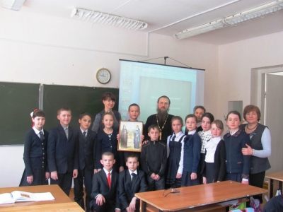 Настоятель подворья Свято-Троицкого мужского монастыря г. Чебоксары в селе Б. Сундырь Моргаушского района частый гость в Большесундырской средней школе. 