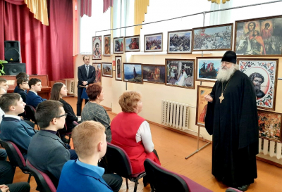 В рамках празднования 800-летия со дня рождения князя Александра Невского, школьники узнают героев своей Родины. Александр Невский - Защитник Земли Русской.