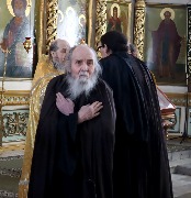 Тело Христово приимите. Источника безсмертного вкусите.