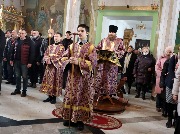 Чтение Евангелия на Божественной литургии.